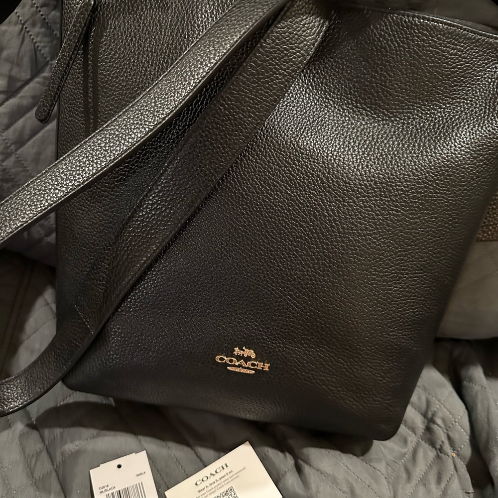 LIKE NEW COACH LTH VAL DUFFLE BLACK
